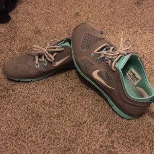 NIKE free runs - grey and turquoise